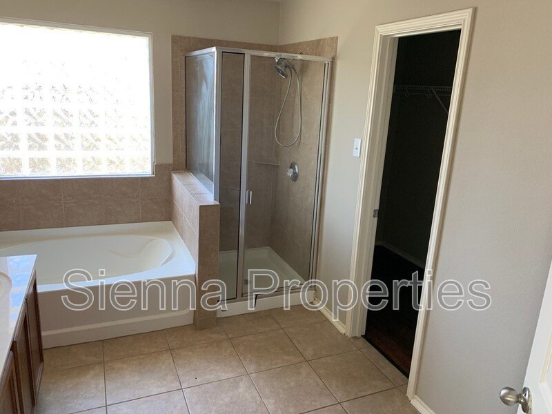 Leander: Old Town Village property image