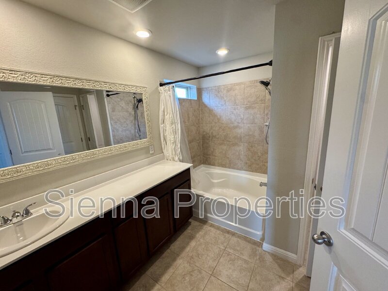 Dripping Springs: Texas Heritage Subdv: 3BD 2.5BA Home for Lease property image