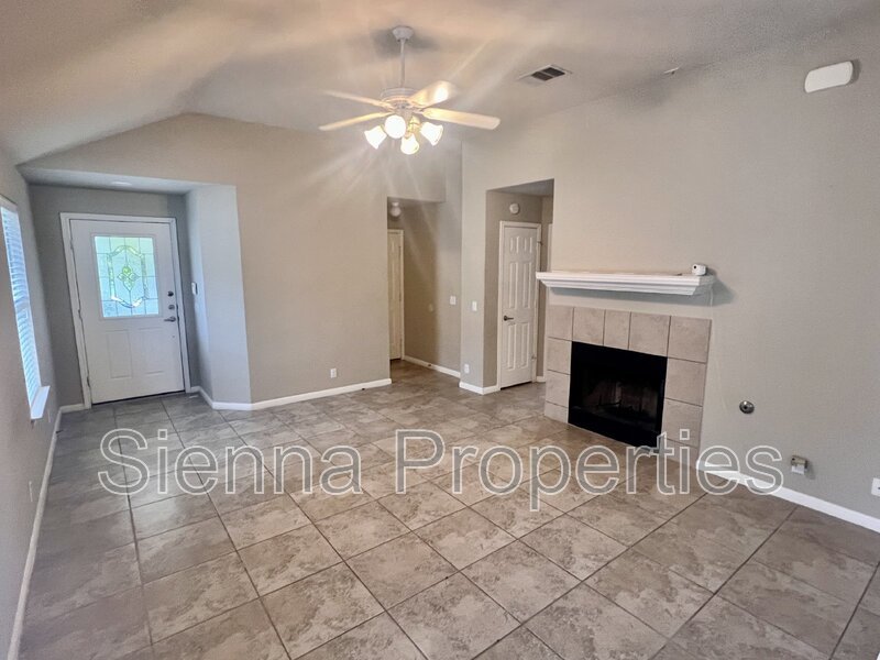 Nice 3BD 2BA Home in east Austin...Close to Tesla and the Airport property image