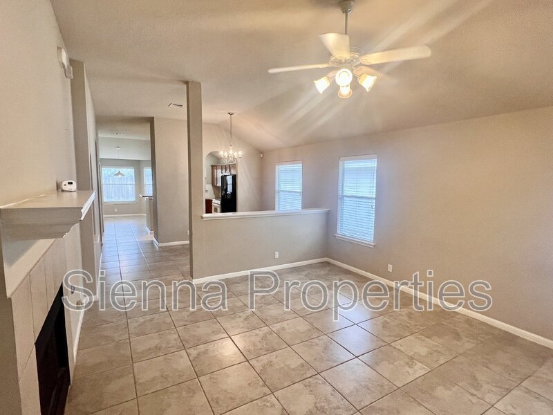 Nice 3BD 2BA Home in east Austin...Close to Tesla and the Airport property image