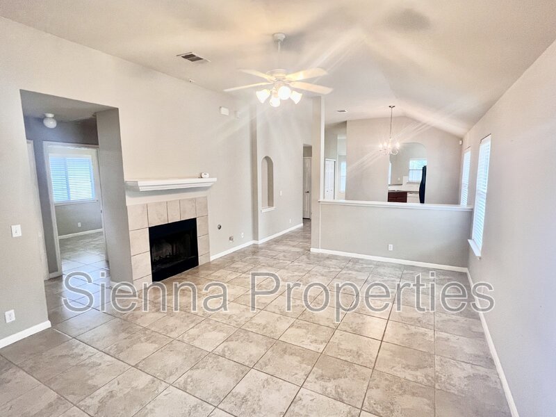 Nice 3BD 2BA Home in east Austin...Close to Tesla and the Airport property image