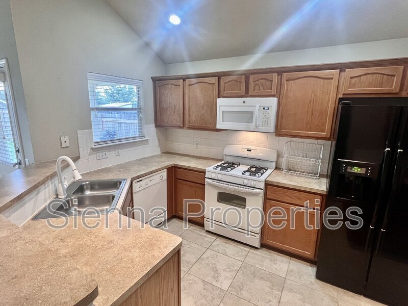 Nice 3BD 2BA Home in east Austin...Close to Tesla and the Airport property image