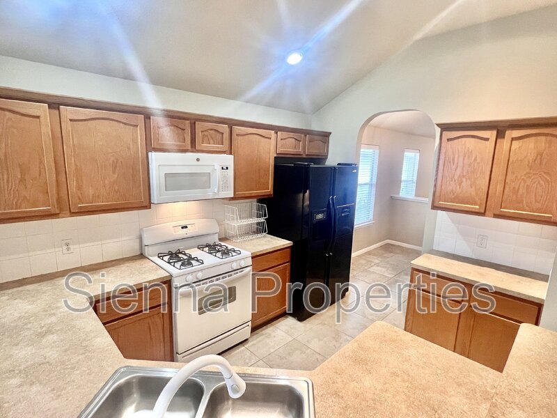 Nice 3BD 2BA Home in east Austin...Close to Tesla and the Airport property image