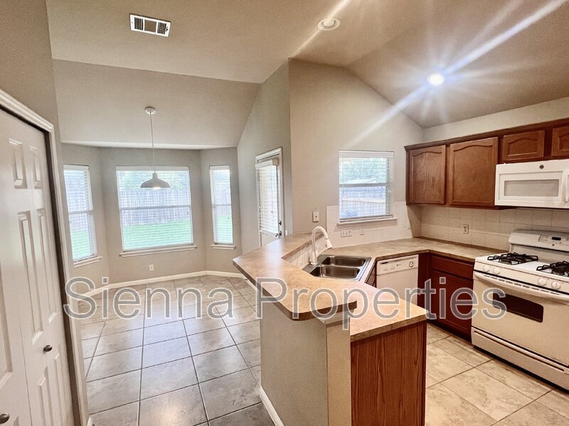 Nice 3BD 2BA Home in east Austin...Close to Tesla and the Airport property image