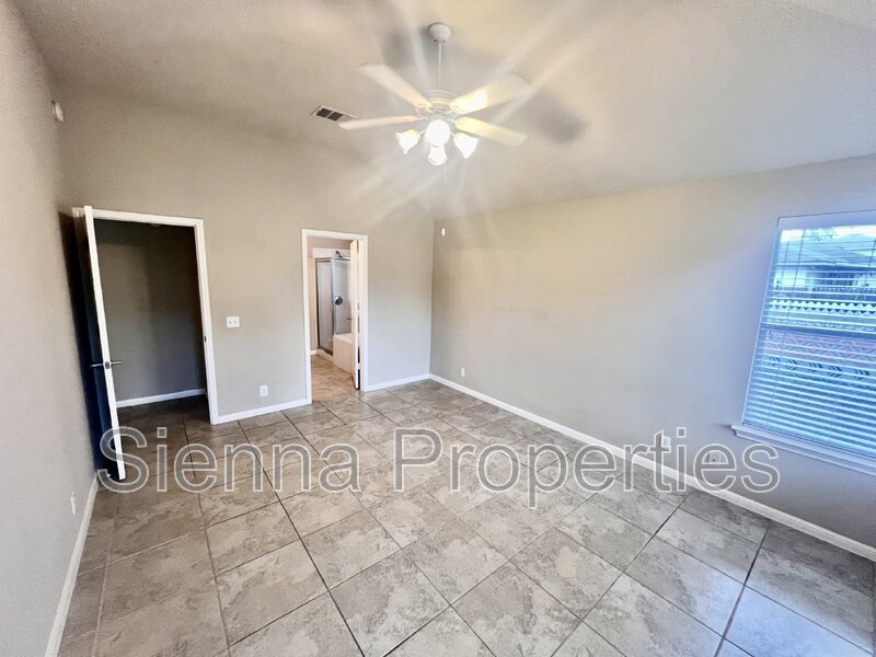 Nice 3BD 2BA Home in east Austin...Close to Tesla and the Airport property image
