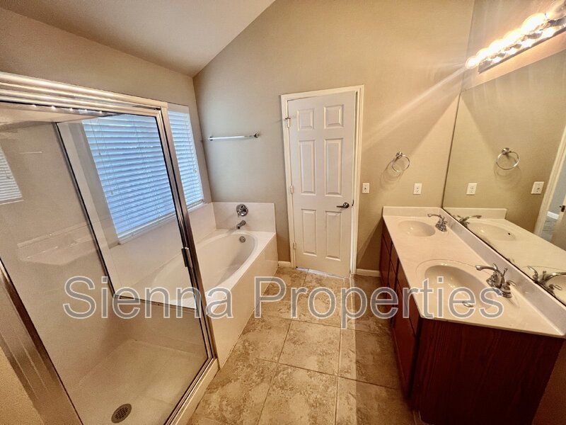 Nice 3BD 2BA Home in east Austin...Close to Tesla and the Airport property image