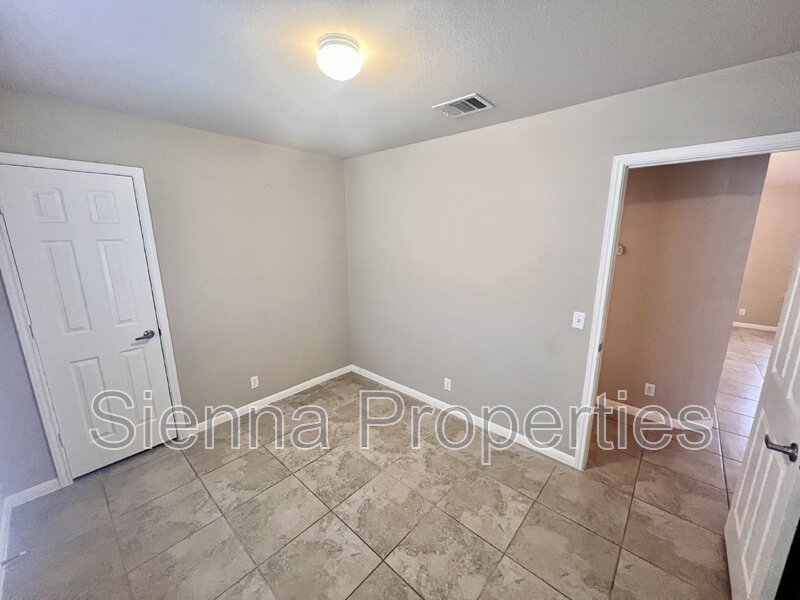 Nice 3BD 2BA Home in east Austin...Close to Tesla and the Airport property image