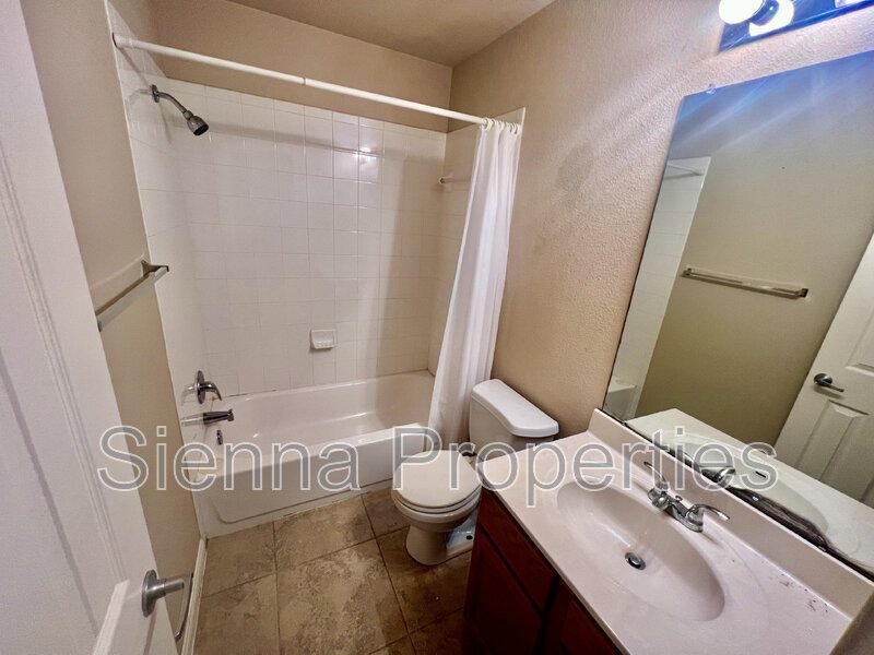 Nice 3BD 2BA Home in east Austin...Close to Tesla and the Airport property image