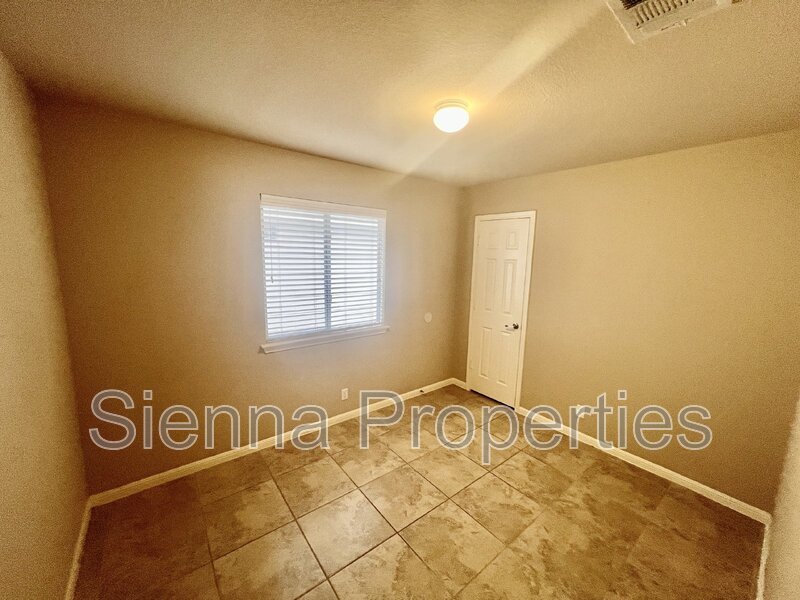 Nice 3BD 2BA Home in east Austin...Close to Tesla and the Airport property image