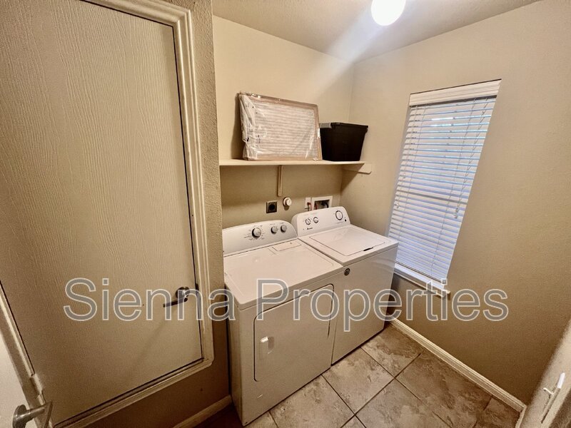 Nice 3BD 2BA Home in east Austin...Close to Tesla and the Airport property image