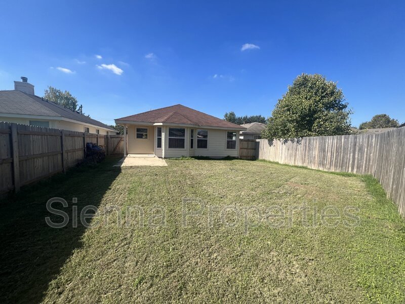 Nice 3BD 2BA Home in east Austin...Close to Tesla and the Airport property image