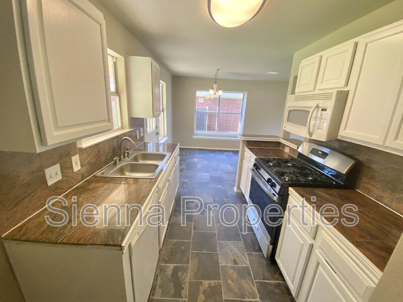 East Austin: Springfield Meadows: 4BD 2.5BA Home for Lease property image