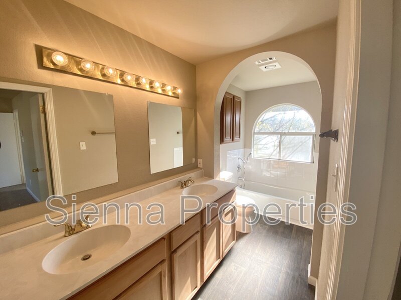East Austin: Springfield Meadows: 4BD 2.5BA Home for Lease property image