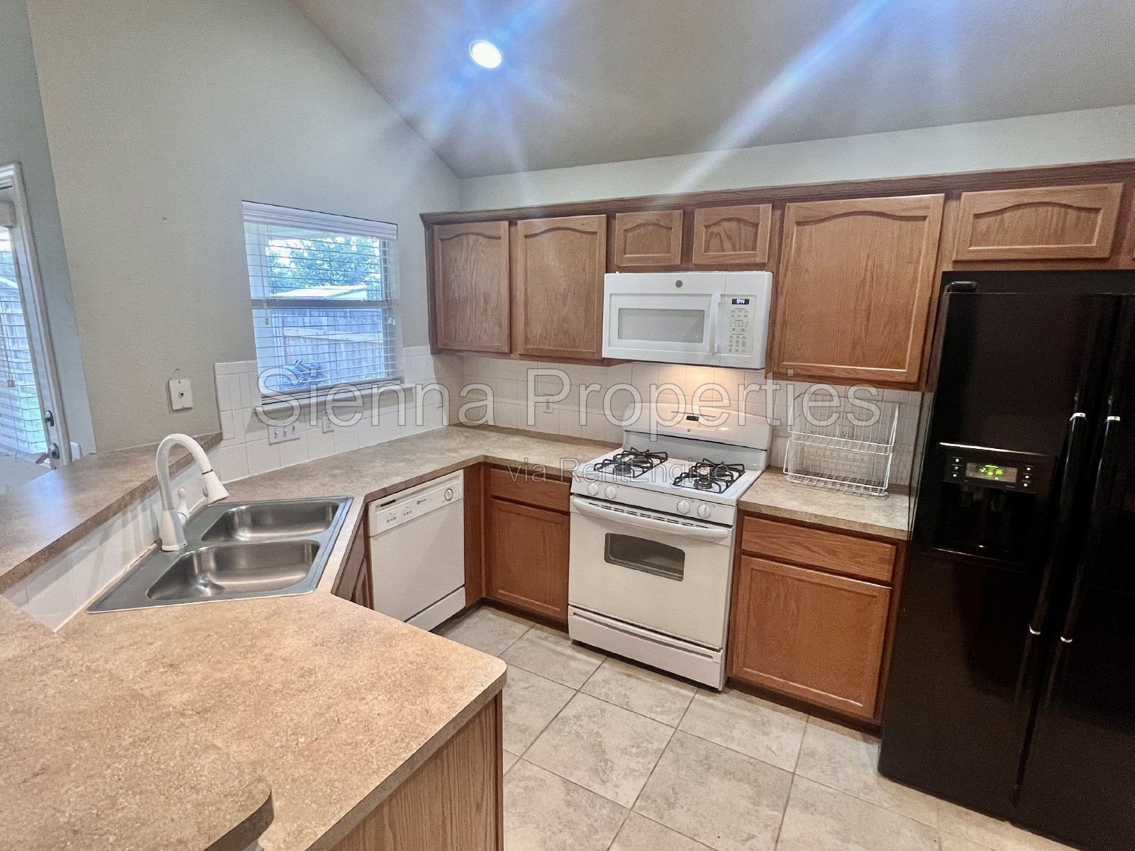 Nice 3BD 2BA Home in east Austin...Close to Tesla and the Airport property image