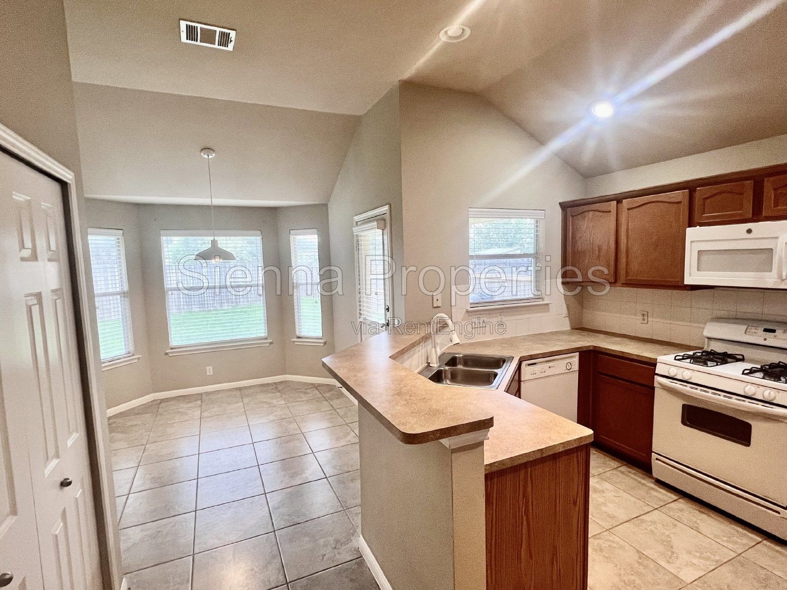 Nice 3BD 2BA Home in east Austin...Close to Tesla and the Airport property image
