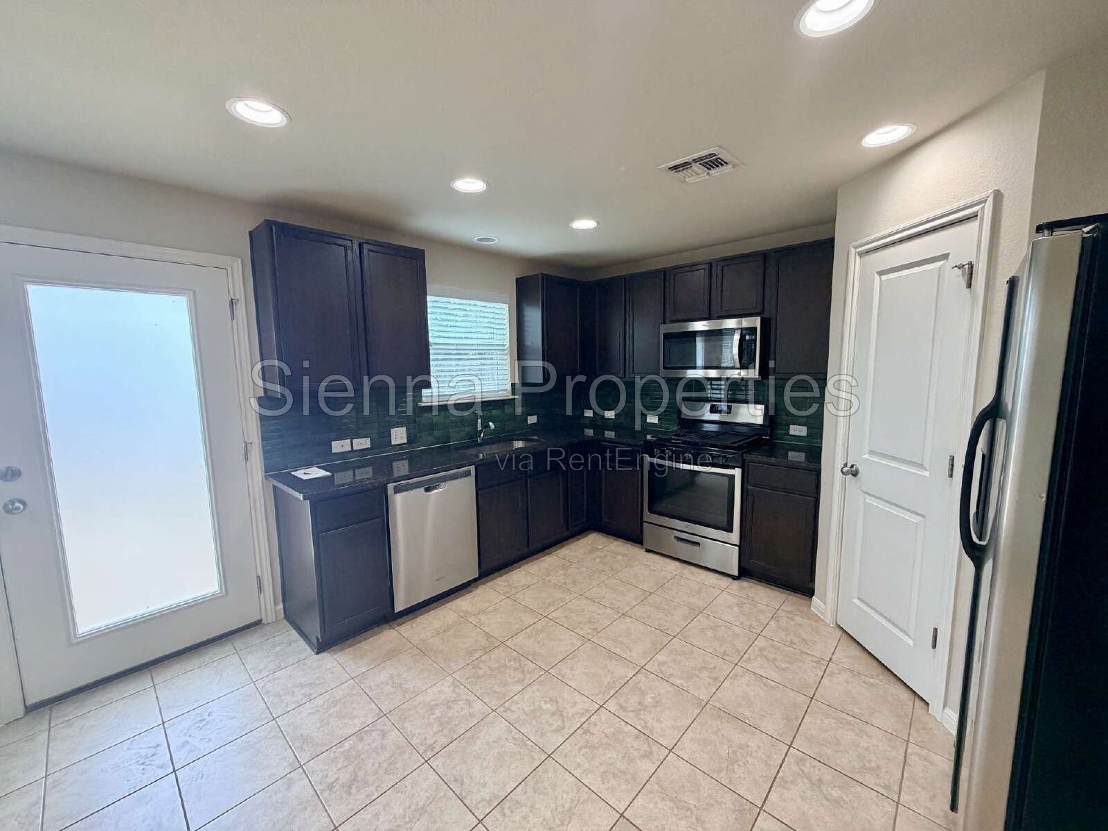 3 Bed / 2.5 Bath Home in Blanco Vista property image