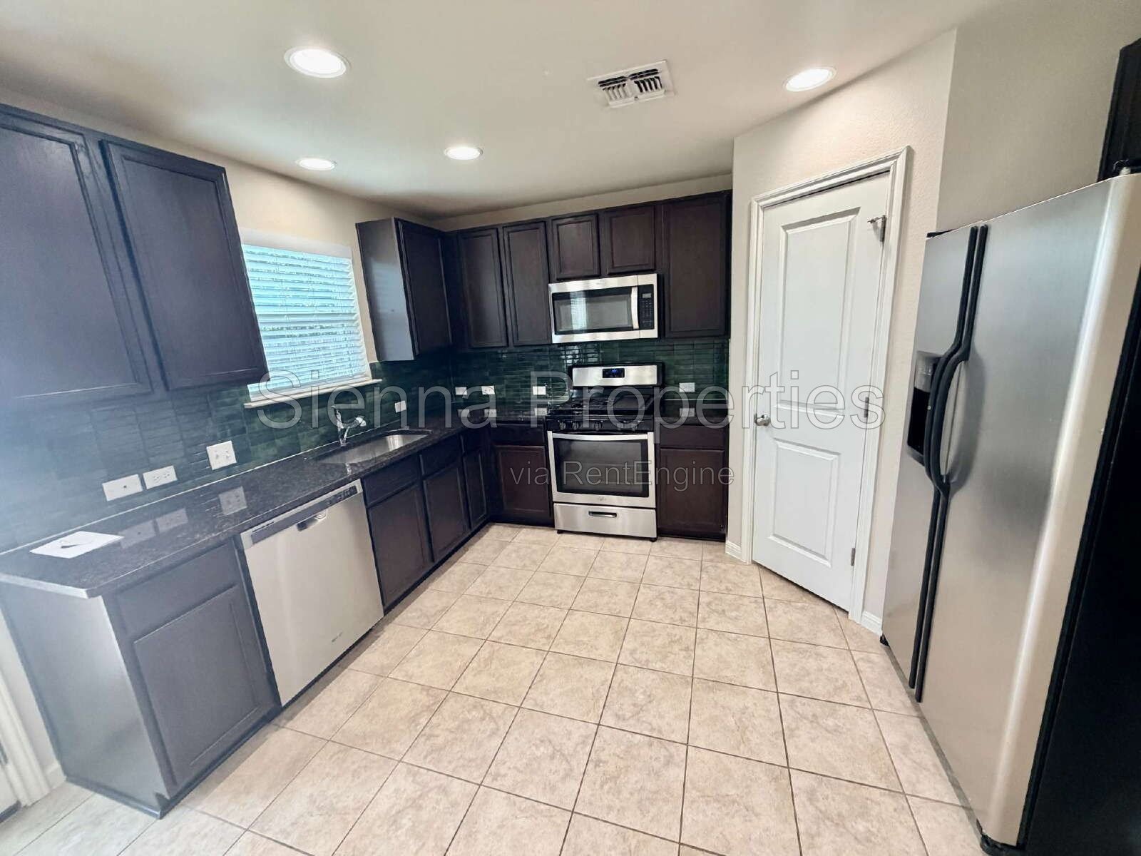 3 Bed / 2.5 Bath Home in Blanco Vista property image