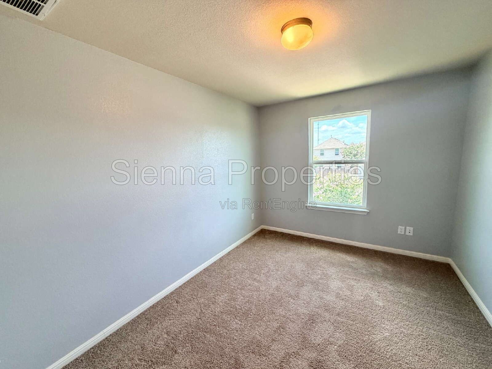 3 Bed / 2.5 Bath Home in Blanco Vista property image