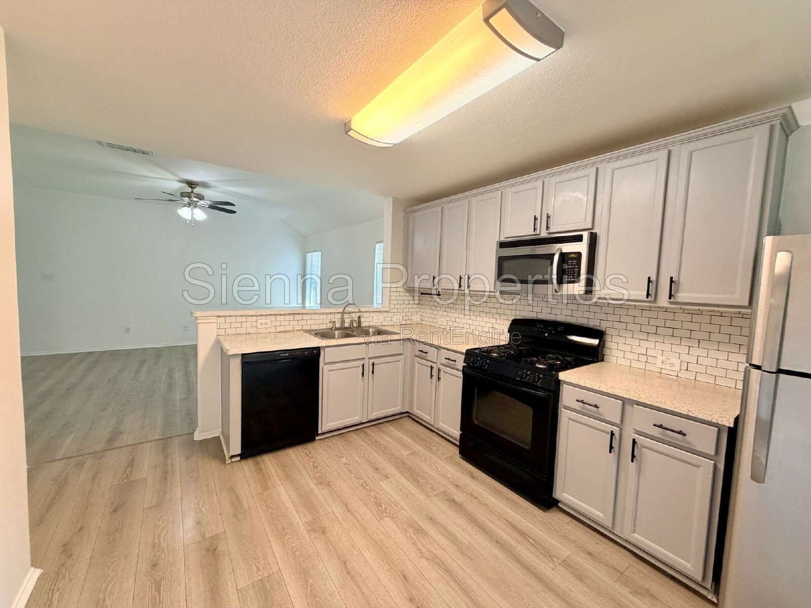Buda: Shadow Creek: 3BD 2BA Corner Lot for Rent property image