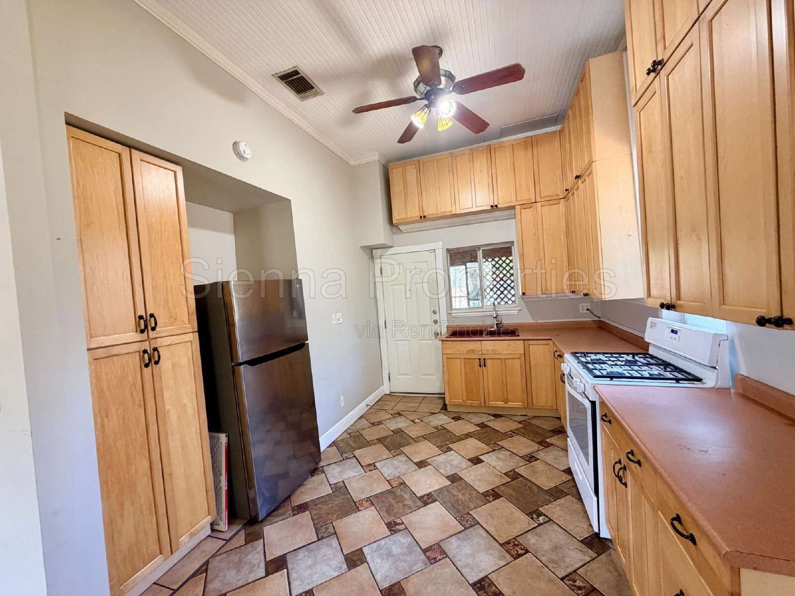 1BD 1BA with Loft: Minutes to UT and DT Austin. property image