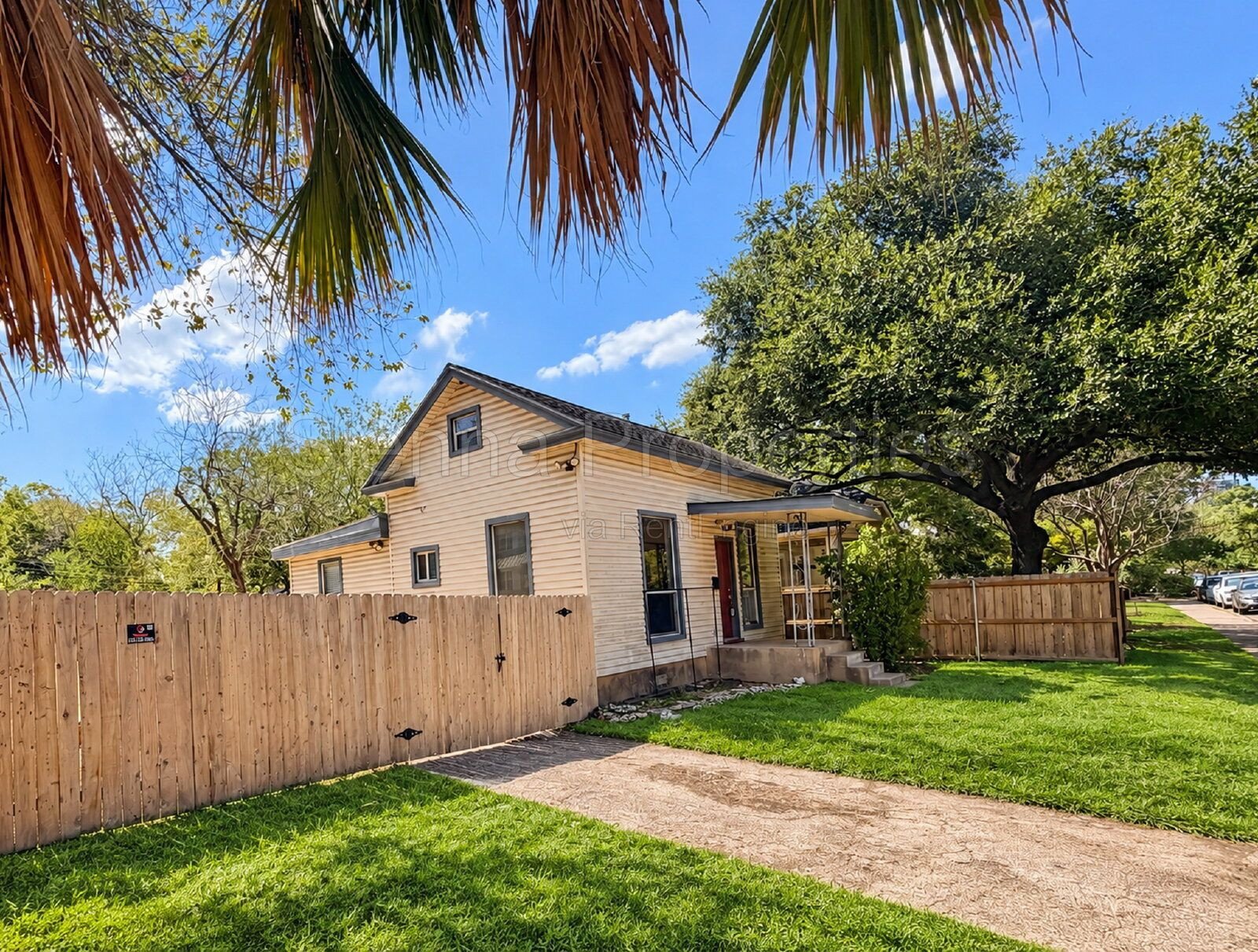 1BD 1BA with Loft: Minutes to UT and DT Austin. property image